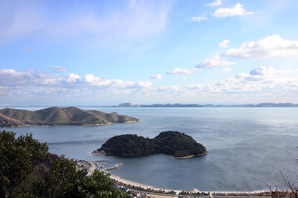坂越湾を望む